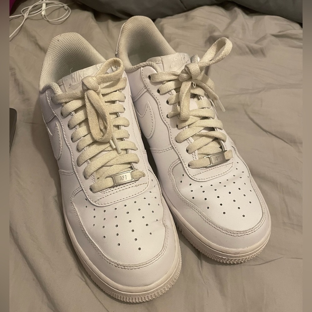 NIKE AIR FORCES